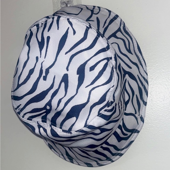 Zebra Pattern Bucket Hat - Picture 2 of 4